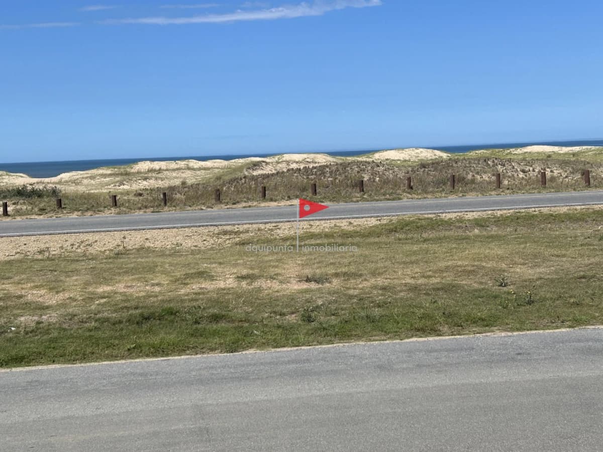 Terreno ID.235 - Venta terreno esquina punta Negra frente al mar