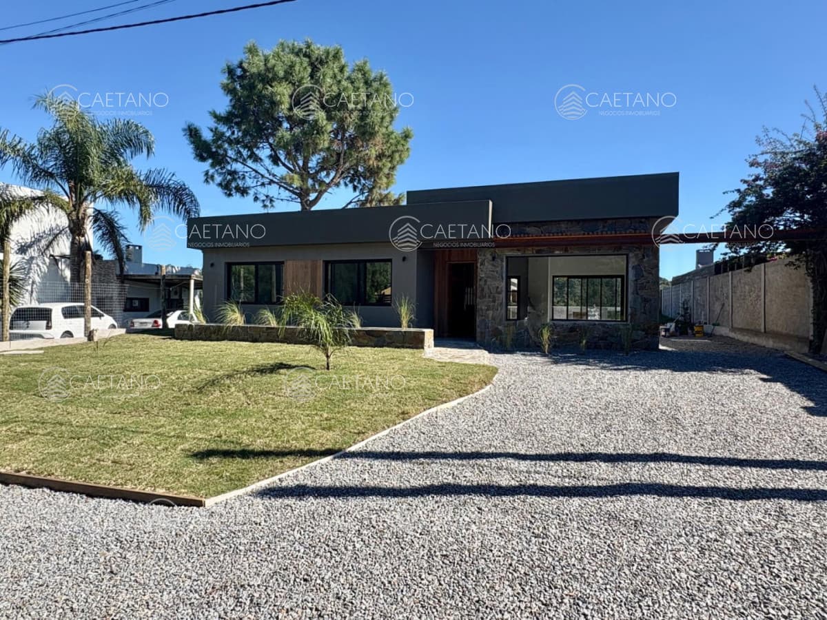 Casa a Estrenar en Padron único en Pinares 3 Dormitorios con Aires y Barbacoa