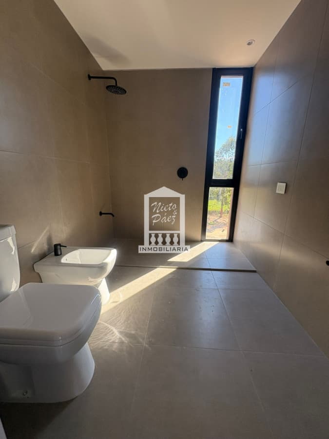 Casa de Diseño a Estrenar - 2 Dormitorios 2 Plantas Gran metraje Parrillero