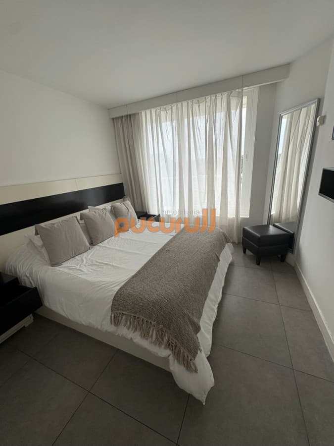 1 Dormitorio de lujo Frente Punta a Shopping servicio Playa