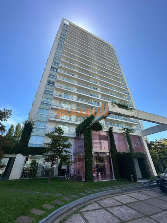 1 Dormitorio de lujo Frente Punta a Shopping servicio Playa