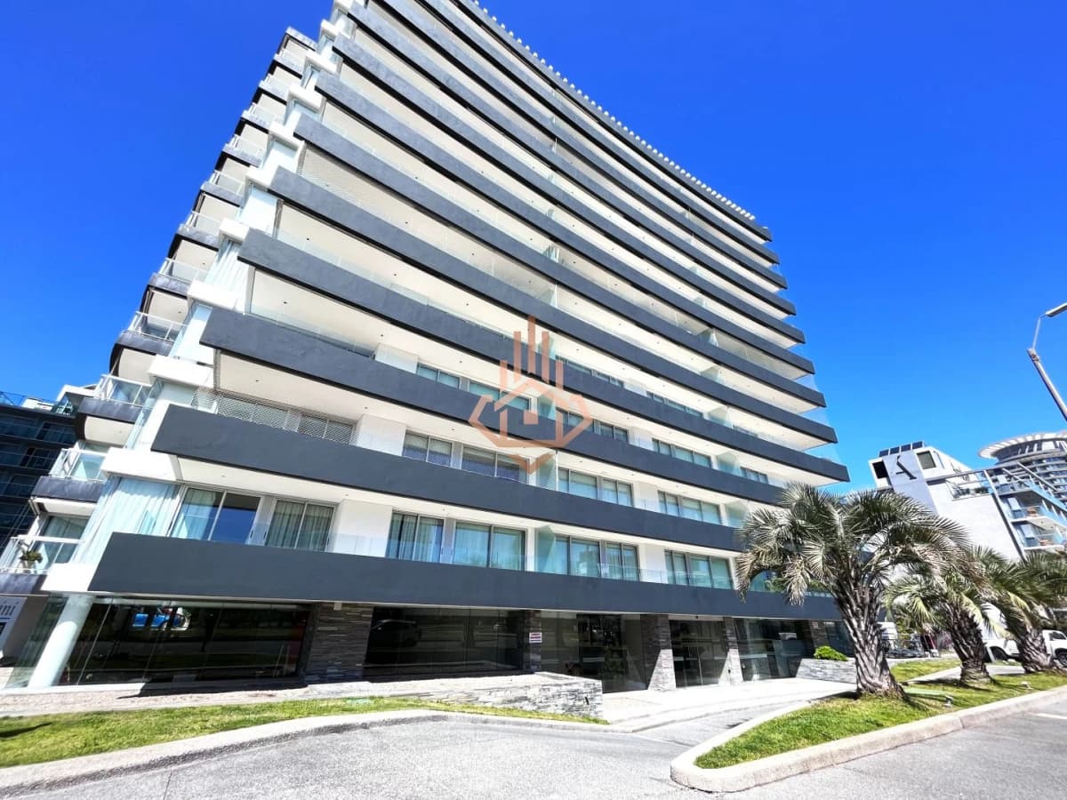 Venta de Apartamento 3 Dormitorios en Playa Mansa, Torre del Mar, Punta del Este