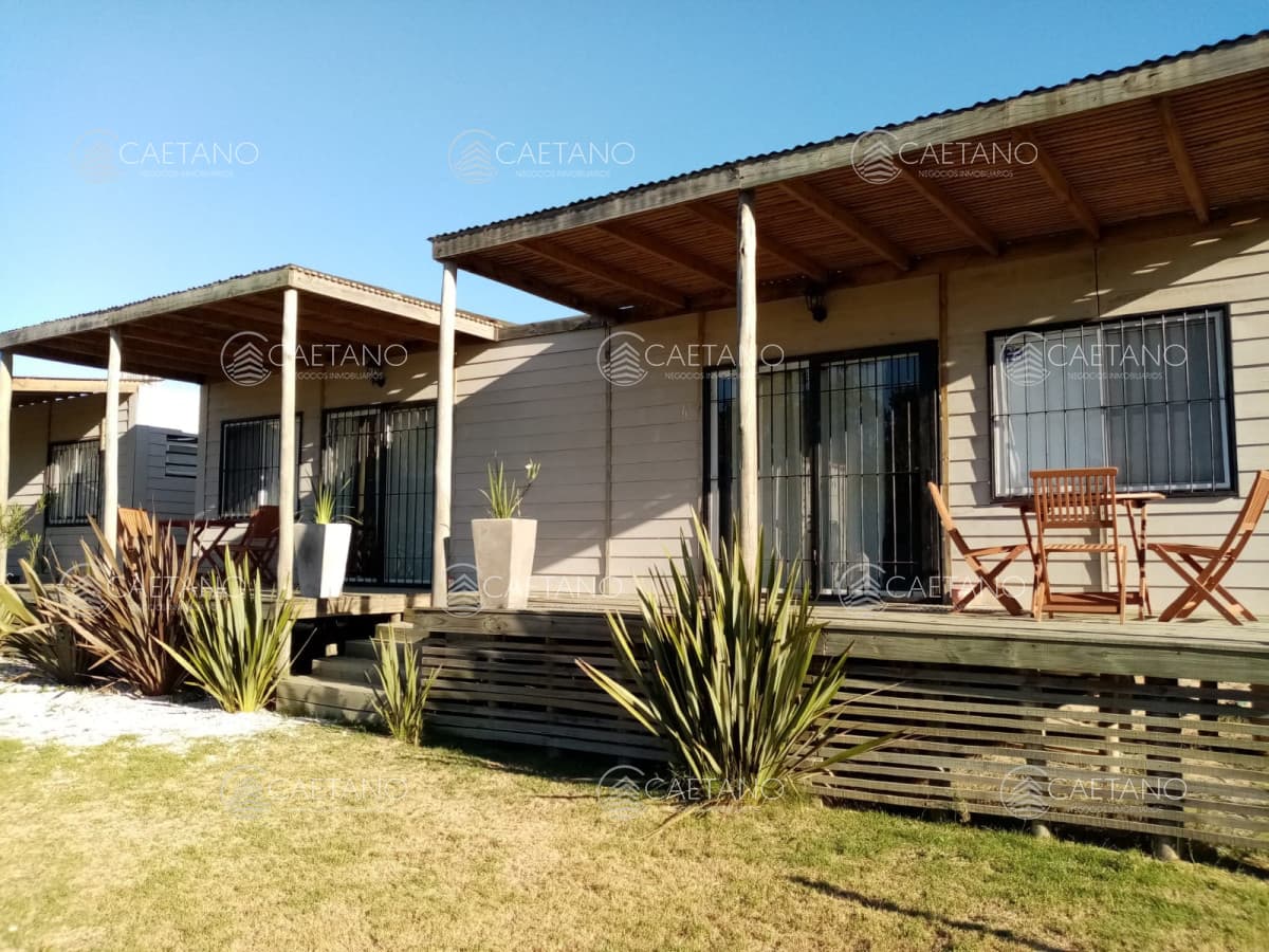 Complejo de 4 apartamentos en la Juanita.