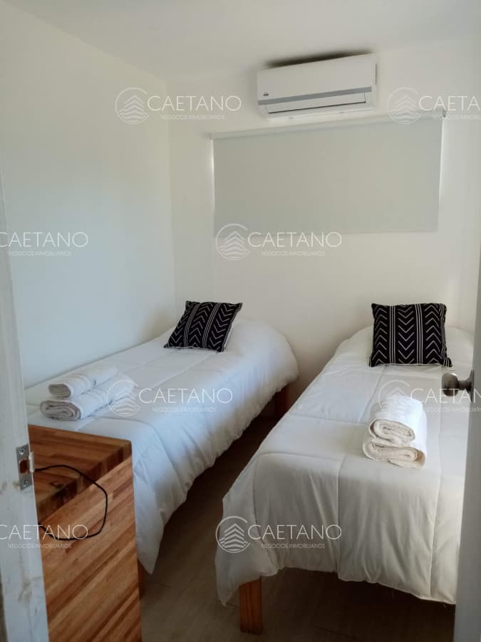 Complejo de 4 apartamentos en la Juanita.