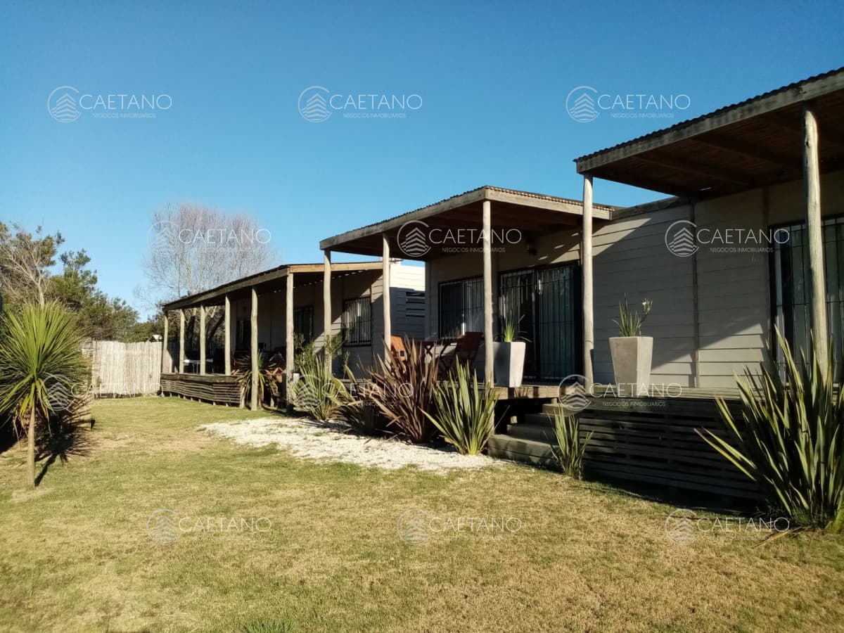 Complejo de 4 apartamentos en la Juanita.