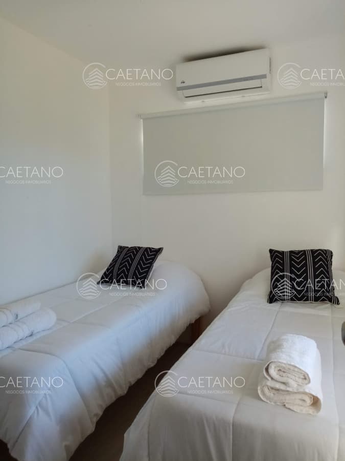 Complejo de 4 apartamentos en la Juanita.