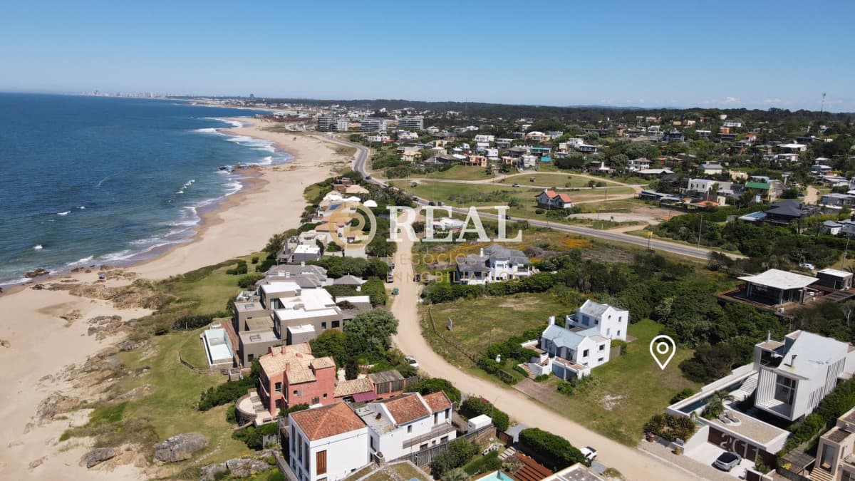 Terreno ID.1140 - Destacable terreno en venta en zona exclusiva de Punta Piedras... de la ruta al mar !!