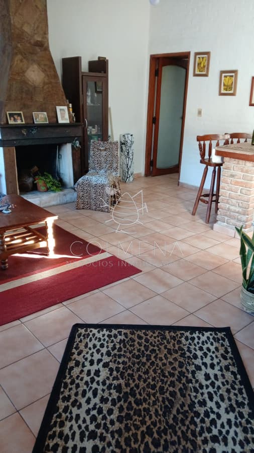 SE VENDE CASA 3 DORMITORIOS EN LAUSANA