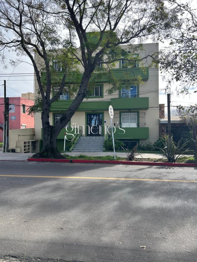 SE VENDE APTO 2 DORMITORIOS EDIFICIO MAVARO CENTRO DE MALDONADO