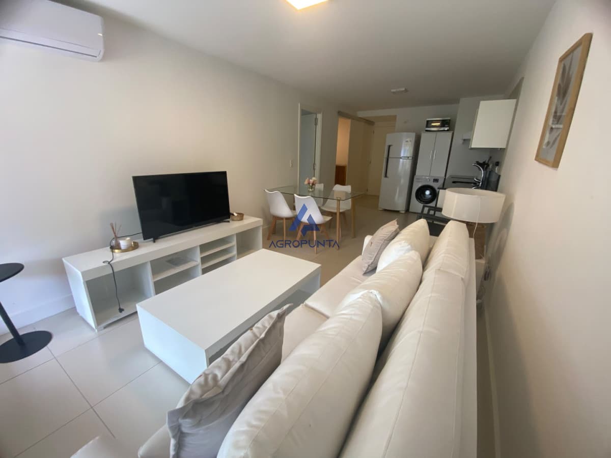 Apartamento a la venta de 1 dormitorio y medio en Punta del Este