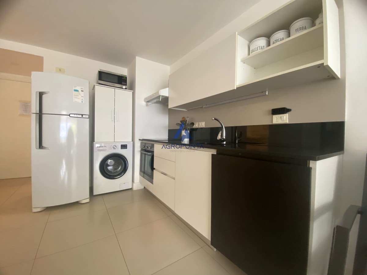 Apartamento a la venta de 1 dormitorio y medio en Punta del Este