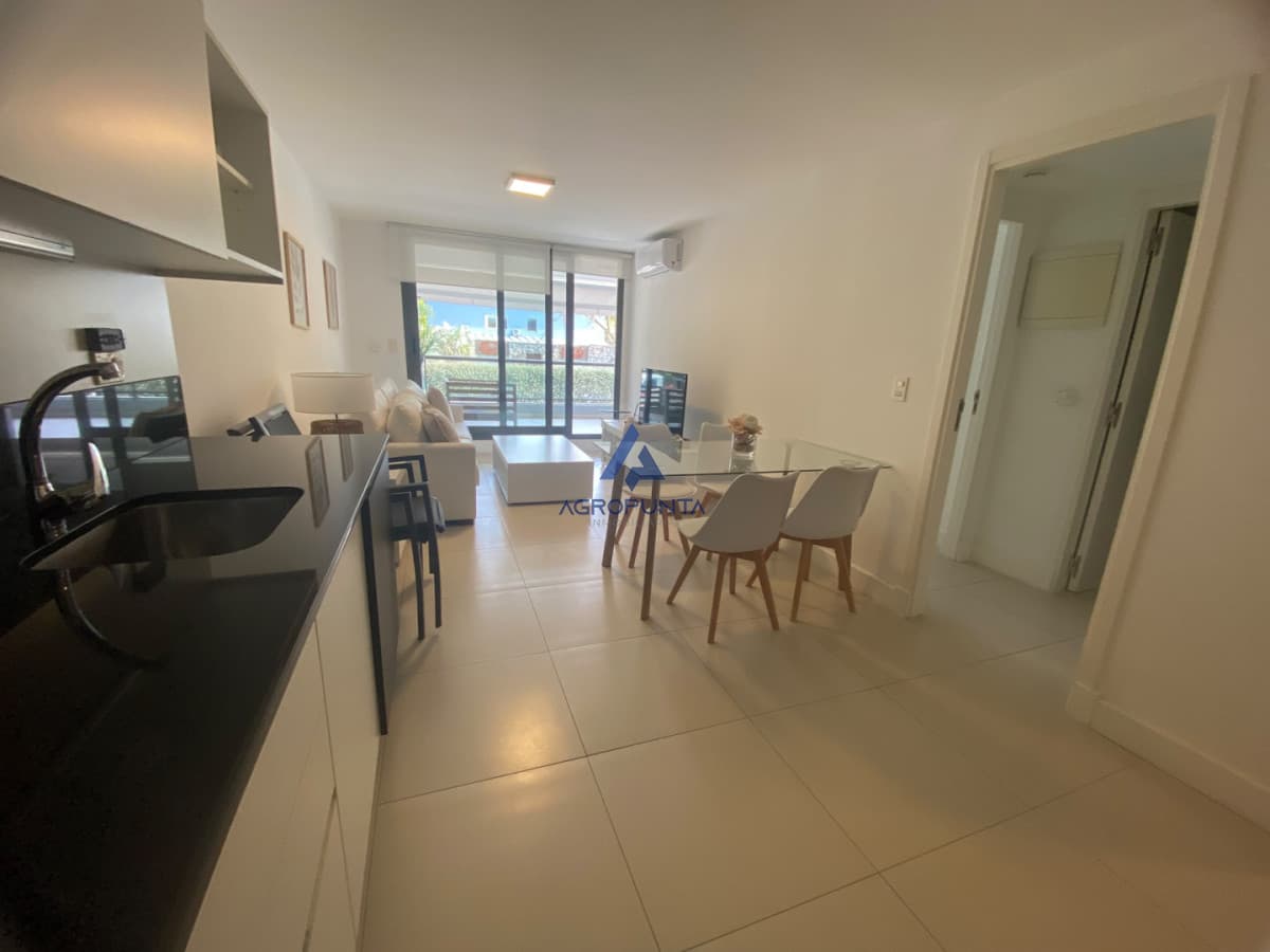 Apartamento a la venta de 1 dormitorio y medio en Punta del Este