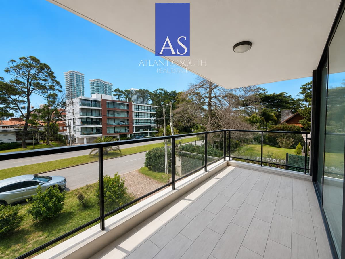 Apartamento de 3 dormitorios con parrillero propio en Punta del Este