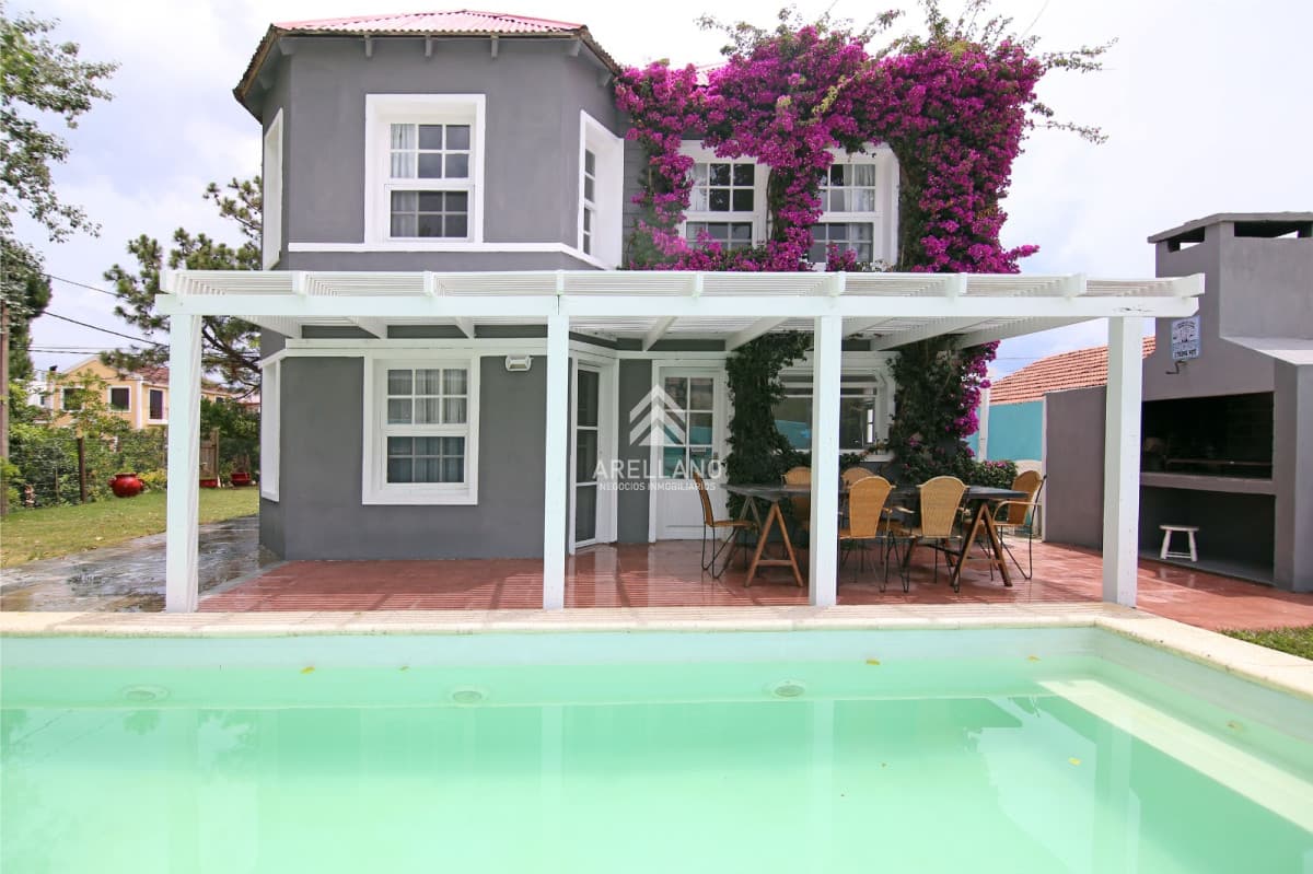 Casa ID.5539 - Venta casa 3 dormitorios y dependencia cerca del mar