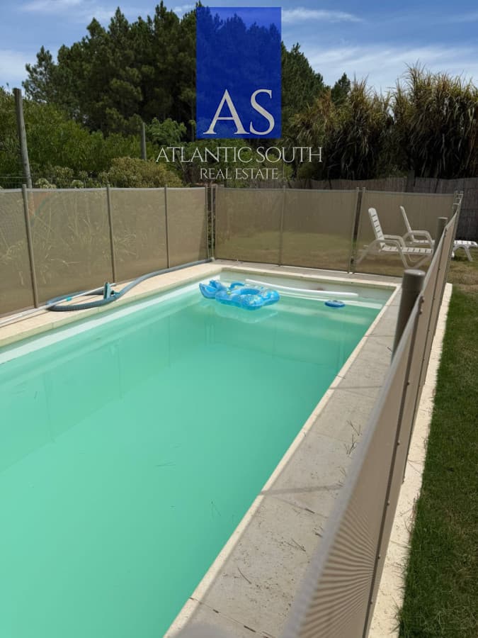 Moderna Casa 3 dormitorios con Piscina y Amplio Jardín en una de las Zonas Más Buscadas de Punta del Este