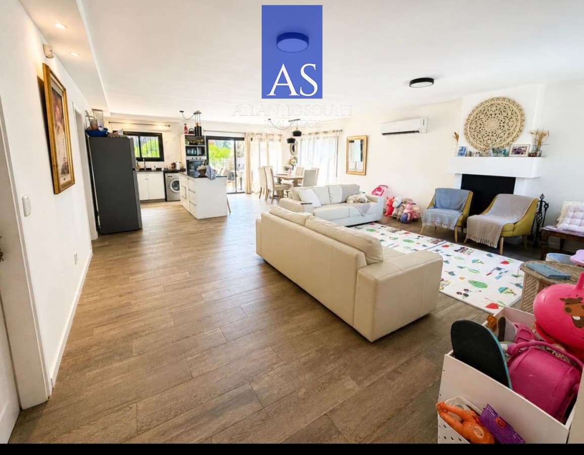 Moderna Casa 3 dormitorios con Piscina y Amplio Jardín en una de las Zonas Más Buscadas de Punta del Este