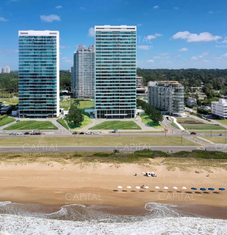 Le Parc IV Venta apartamento esquinero en piso alto de 3 Dorm + Servicio
