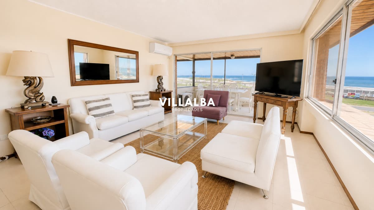 Apartamento esquinero frente al mar