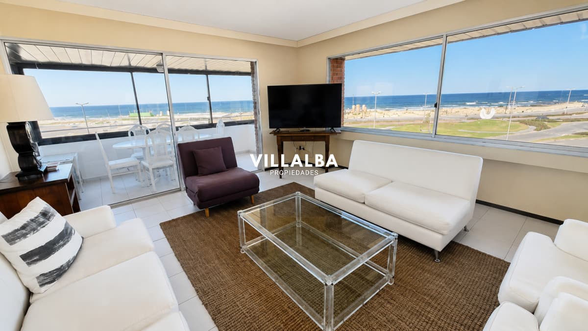 Apartamento esquinero frente al mar