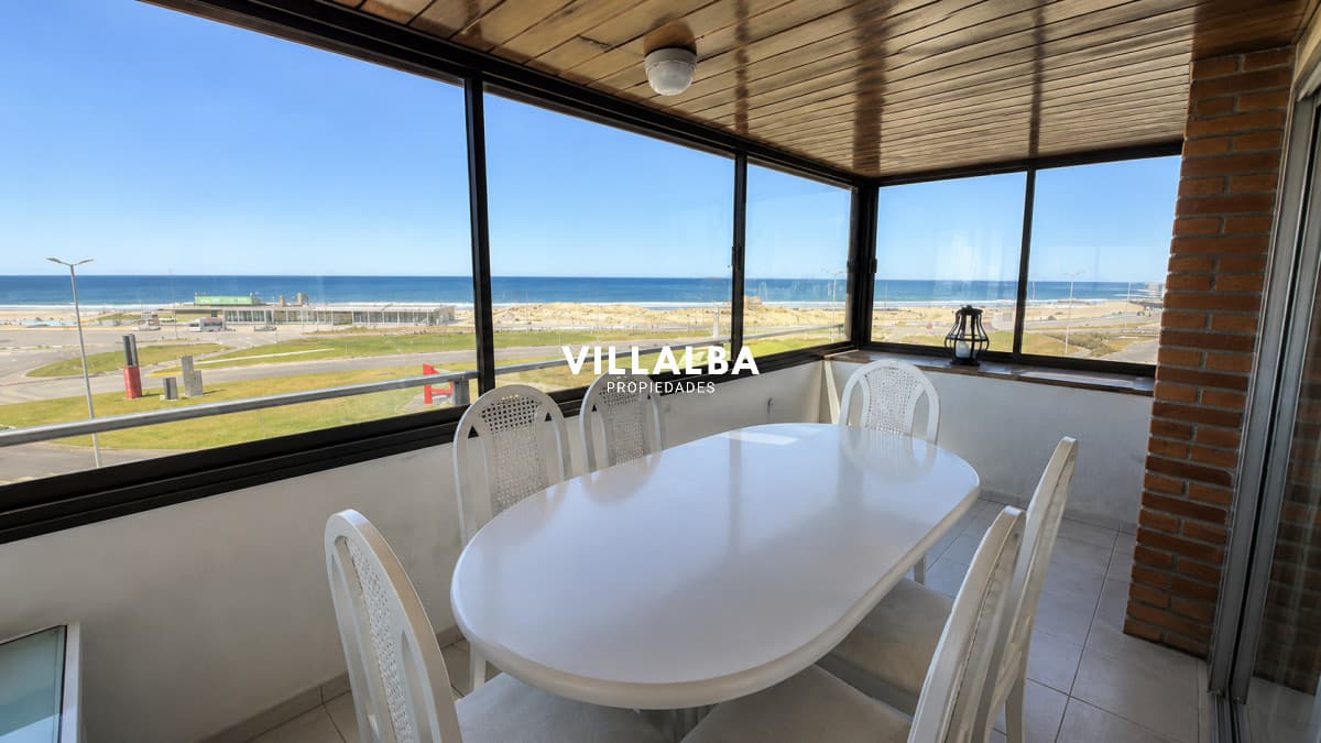 Apartamento esquinero frente al mar