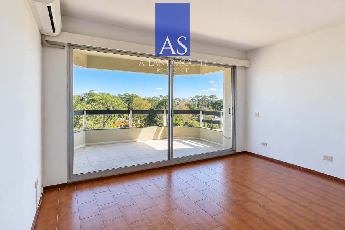 Apartamento de 3 dormitorios + dependencia terraza y Garage