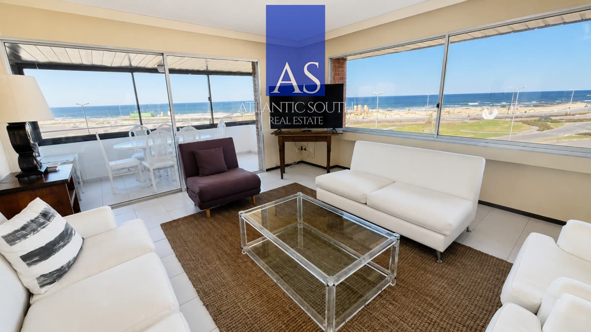 Apartamento esquinero frente al mar Punta del Este