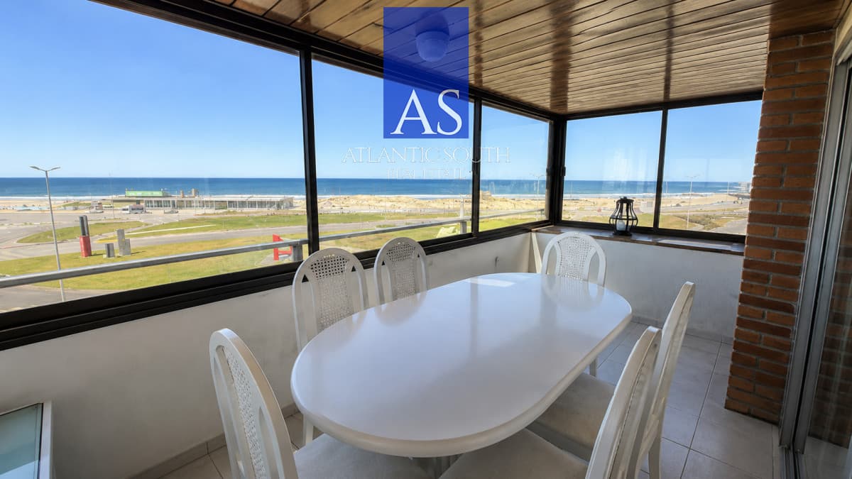 Apartamento esquinero frente al mar Punta del Este