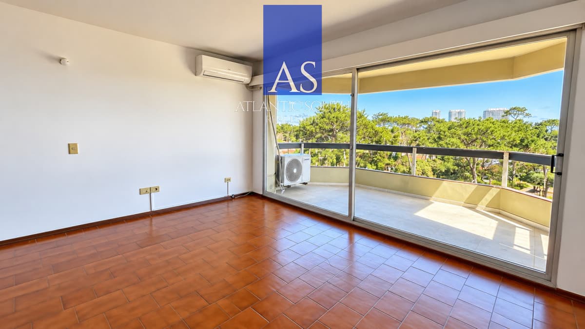 Apartamento de 3 dormitorios + dependencia terraza y Garage