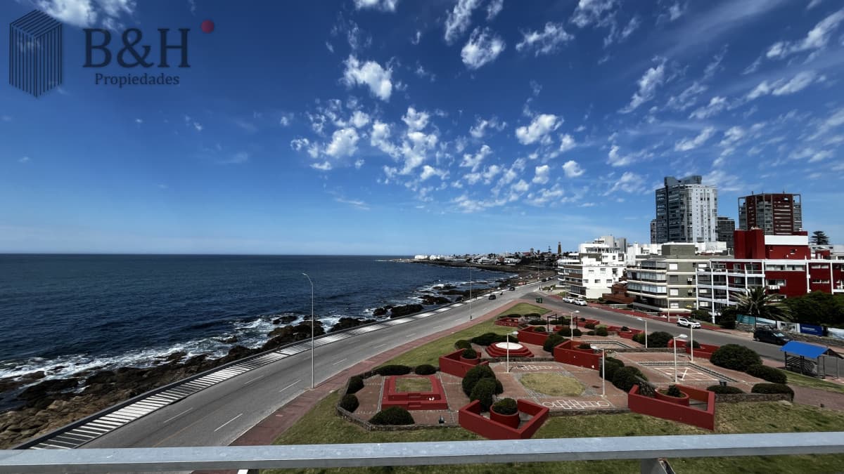 Penthouse en primera línea de península