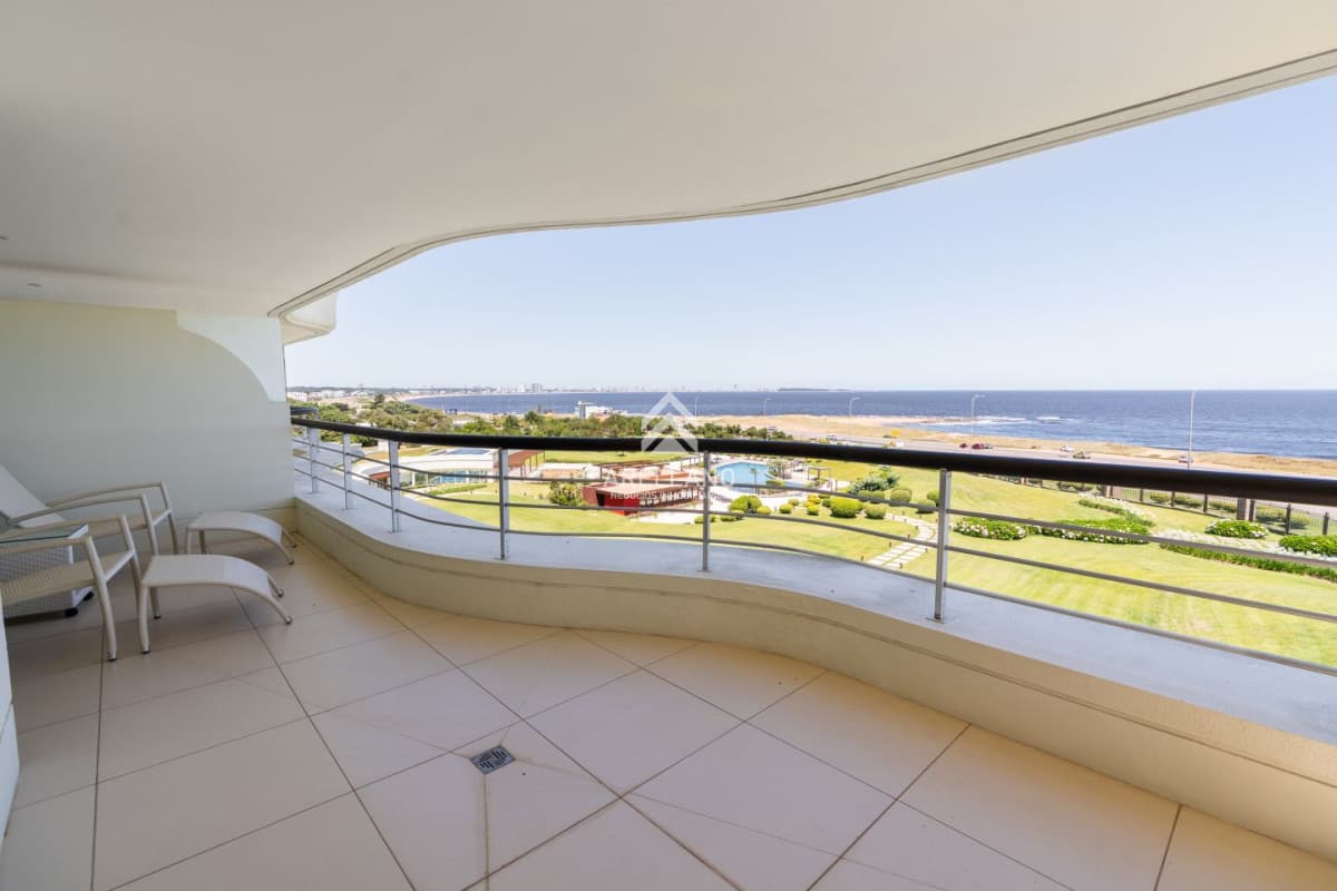 Apartamento ID.5667 - Venta Apartamento Playa Mansa 4 ambientes