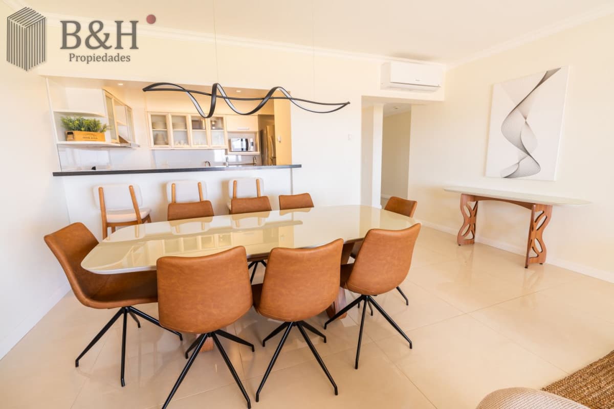 Apartamento en venta Playa Mansa 4 ambientes