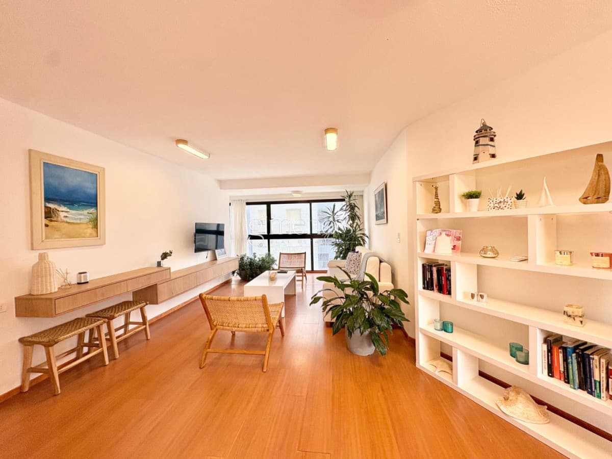 Apartamento en Alquiler Anual, 2 Dormitorios,Punta del Este - Playa Brava
