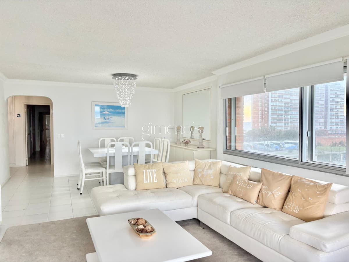 Apartamento en Venta de 3 Dormitorios- Playa Brava- Punta del Este