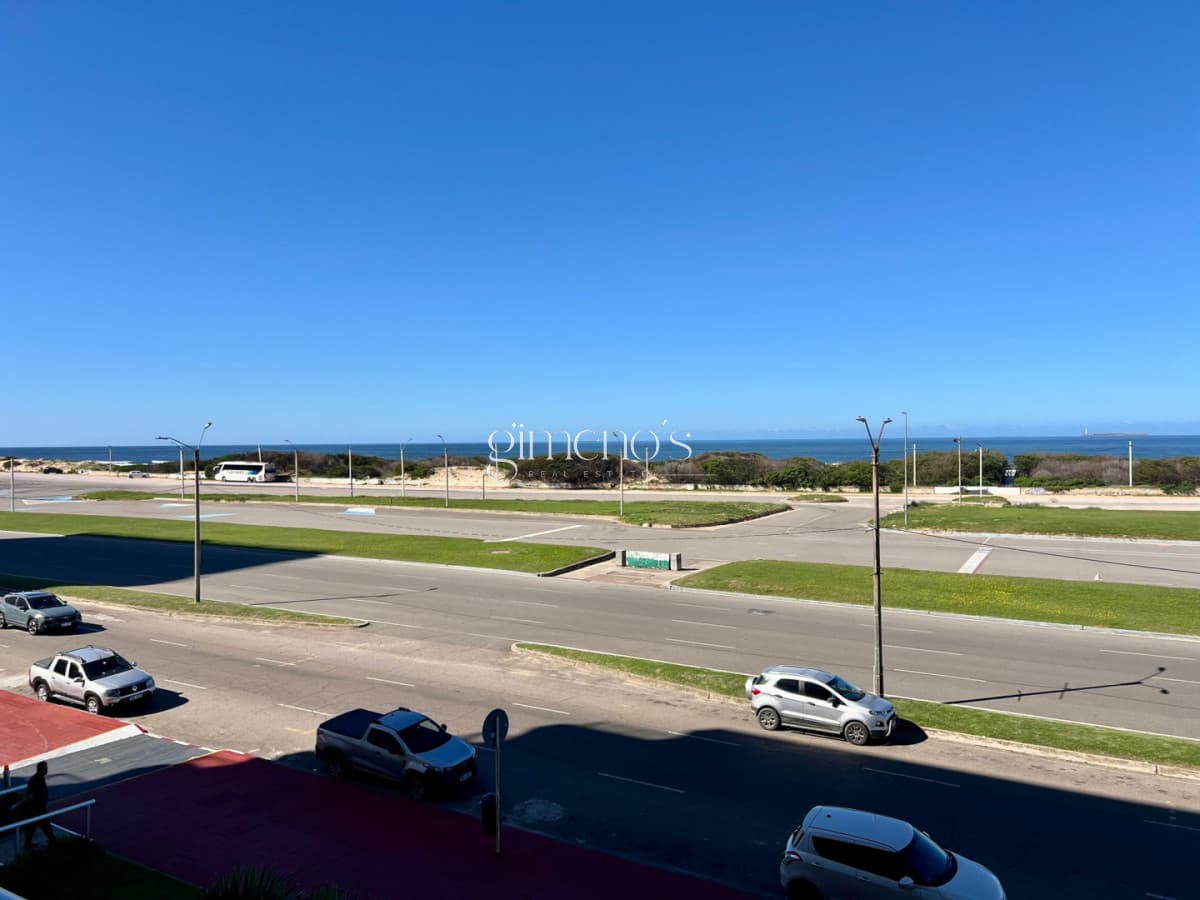 Apartamento 2 Dormitorios 2 Baños  Frente al Mar - Punta del Este - Playa Brava