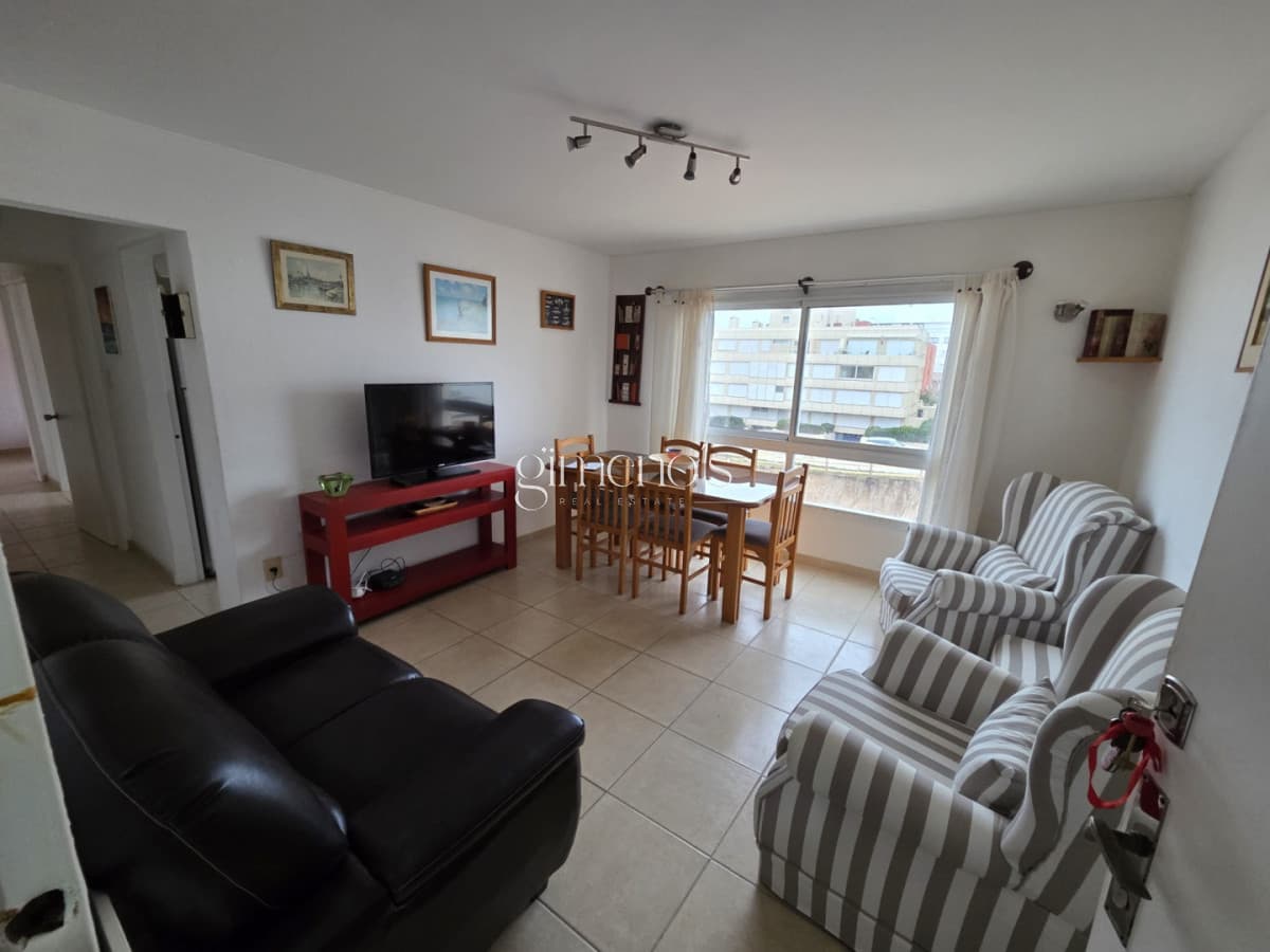 Apartamento de 2 Dormitorios en Alquiler Anual - Peninsula - Punta del Este