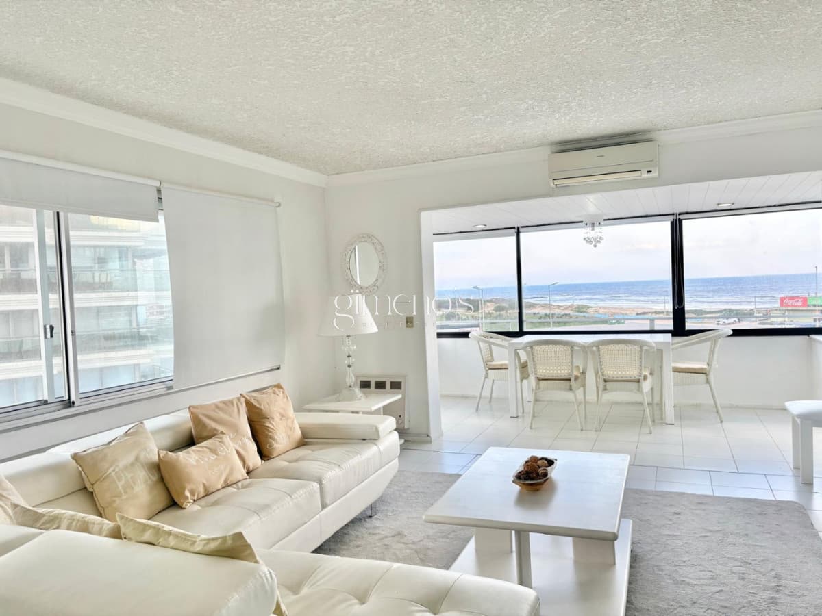 Apartamento en Venta de 3 Dormitorios- Playa Brava- Punta del Este