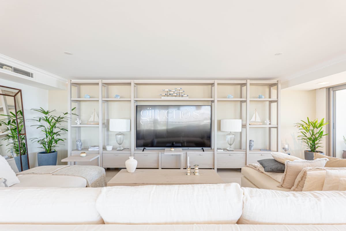 Apartamento Semipiso de 4 Dormitorios en Venta - Punta del Este -Playa  Brava