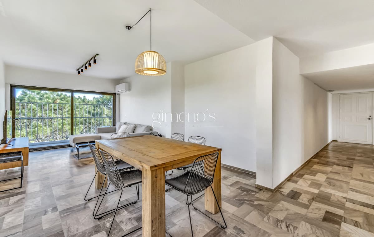 Apartamento en Venta 3 Dormitorios y Dep. completa - Reciclado - Playa Mansa