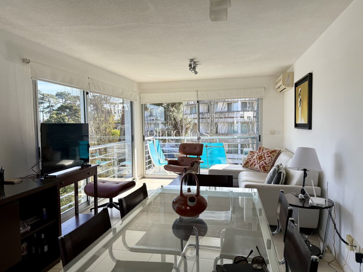 Venta Apartamento 3 Dormitorios con Parrillero Propio - Playa Mansa - Punta del Este