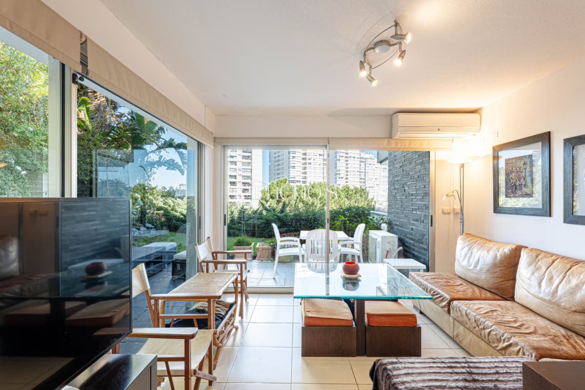 Apartamento en Venta 3 Dormitorios - Patio y Prrillero de uso exclusivo - Punta del Este - Playa Mansa