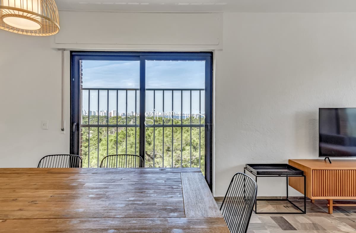 Apartamento en Venta 3 Dormitorios y Dep. completa - Reciclado - Playa Mansa