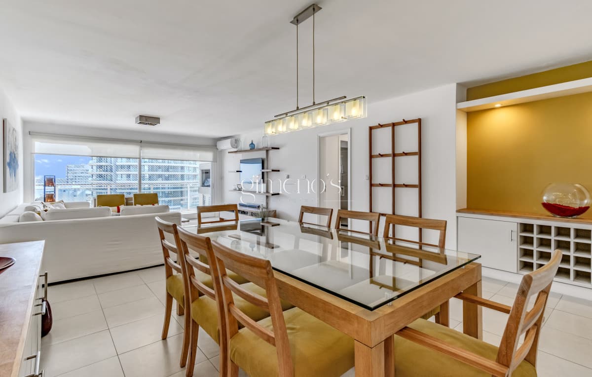 Apartamento de 3 dormitorios en alquiler de Verano , Punta del Este , Playa Brava  -
