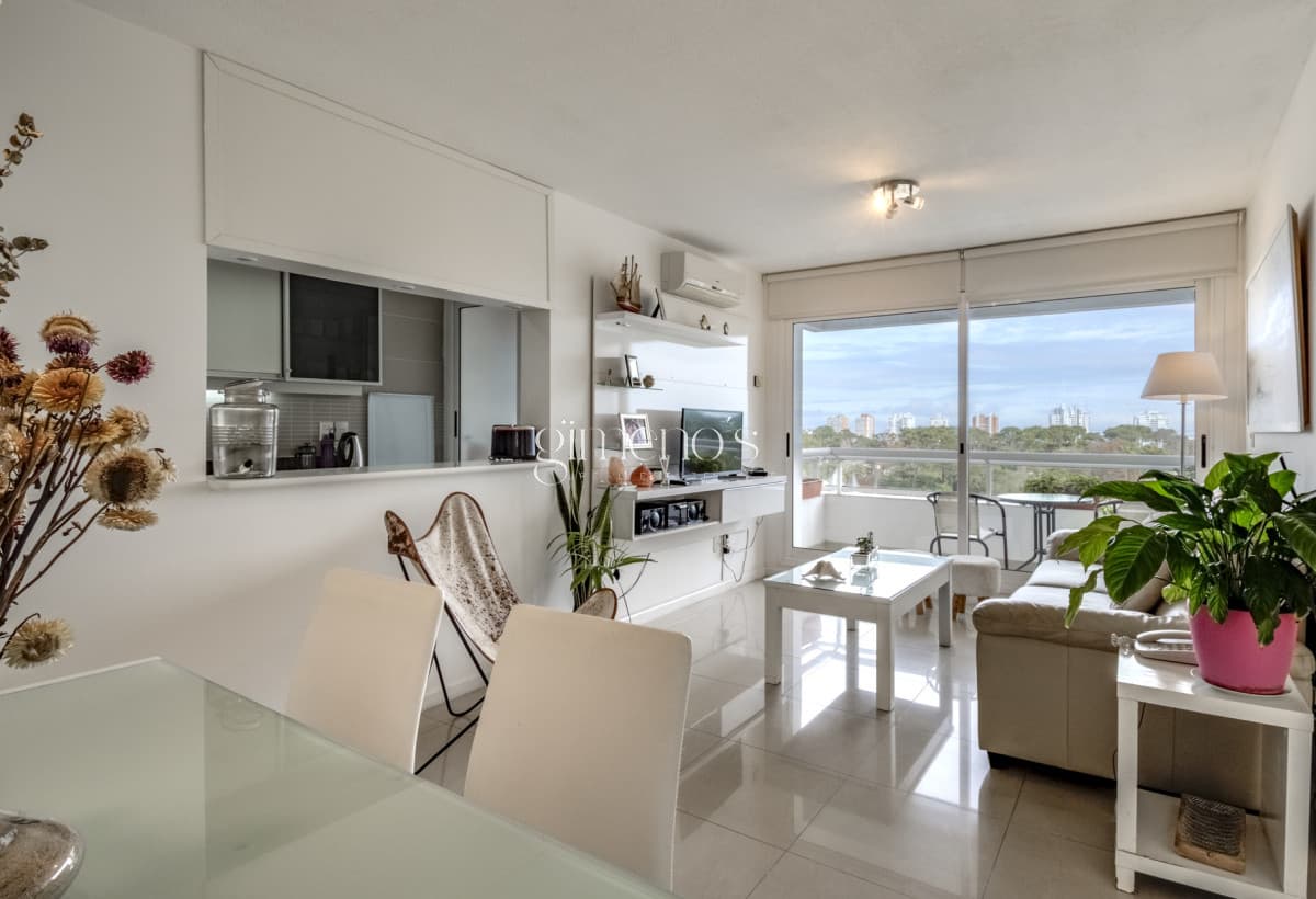 Apartamento 2 dormitorios en Punta del Este, cerca de todos los servicios, Roosevelt.