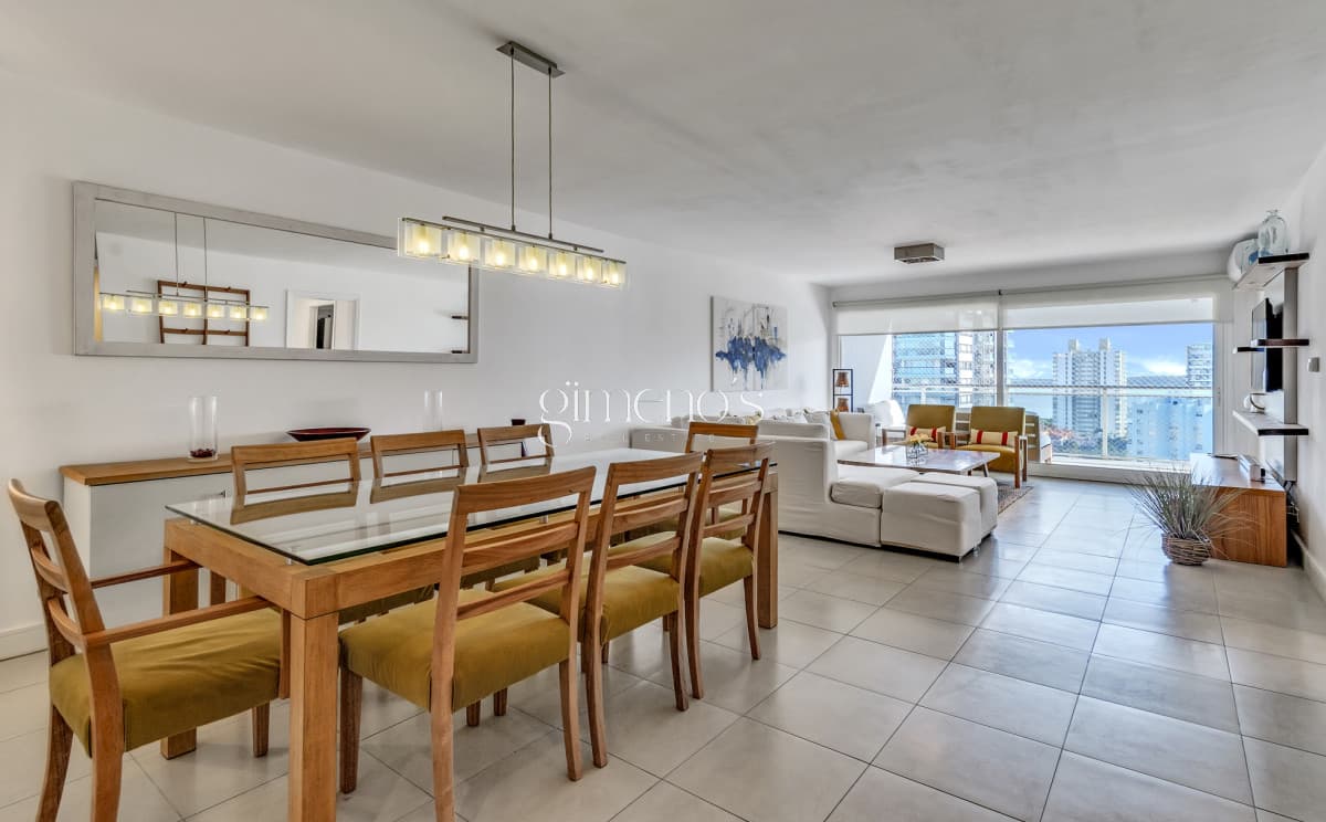 Apartamento de 3 dormitorios en alquiler de Verano , Punta del Este , Playa Brava  -