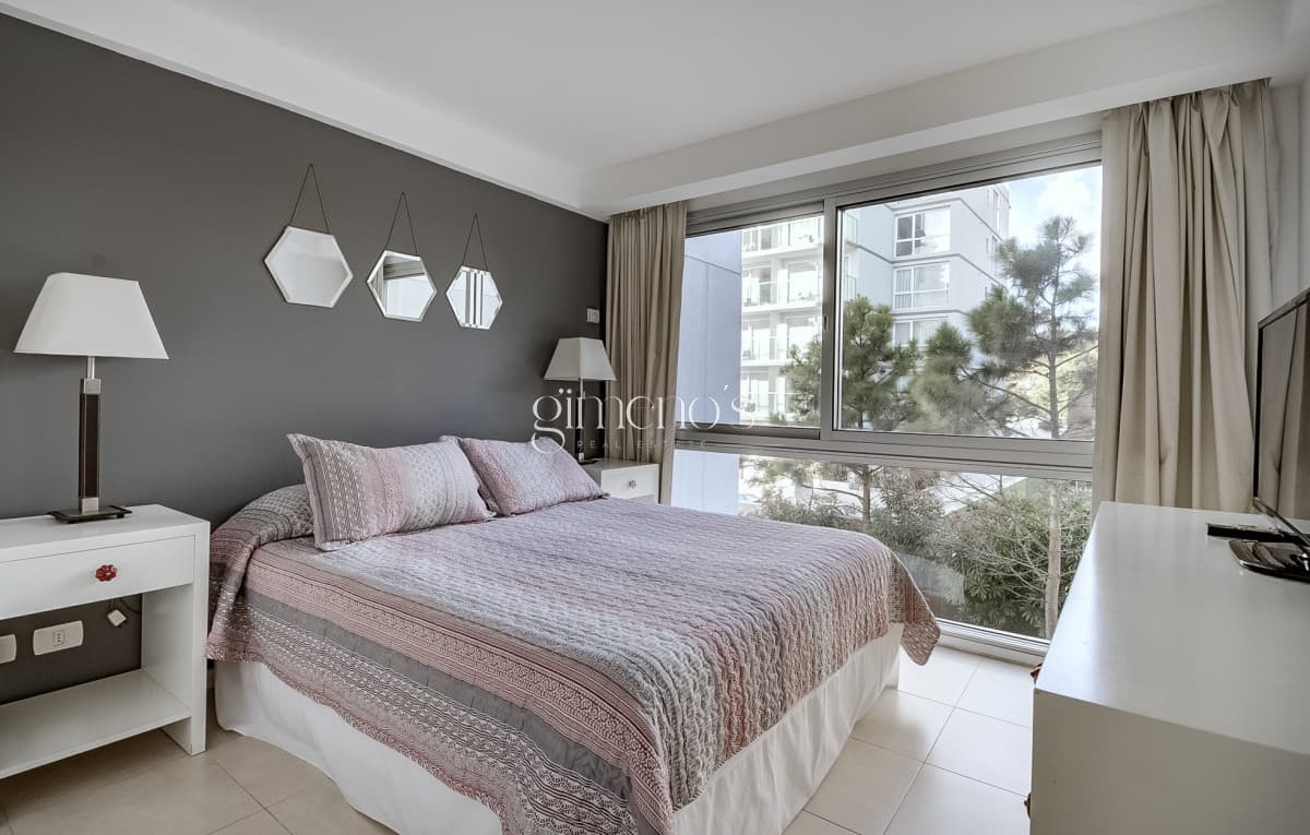 Apartamento en Venta de 3 Dormitorios - Punta del Este - Playa Mansa
