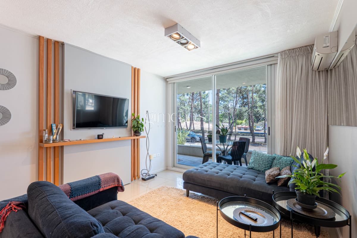 Apartamento en Venta, 1 Dormitorio y medio, Roosevelt - Punta del Este