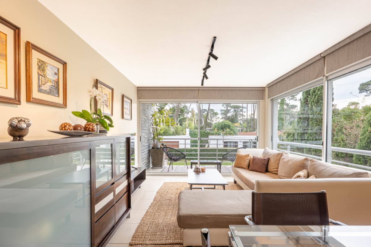 Apartamento en Venta  3 Dormitorios con Parrillero Propio - Playa Mansa - Punta del Este