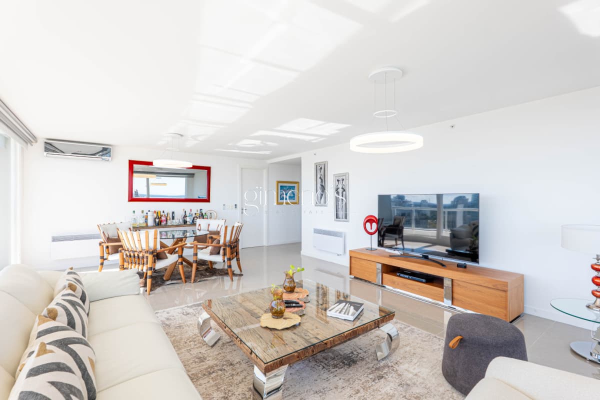 Apartamento en Venta, 3 Dormitorios, Playa Brava - Punta del Este