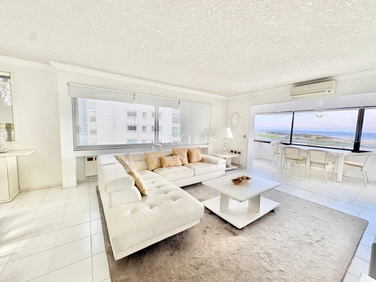 Apartamento en Venta de 3 Dormitorios- Playa Brava- Punta del Este