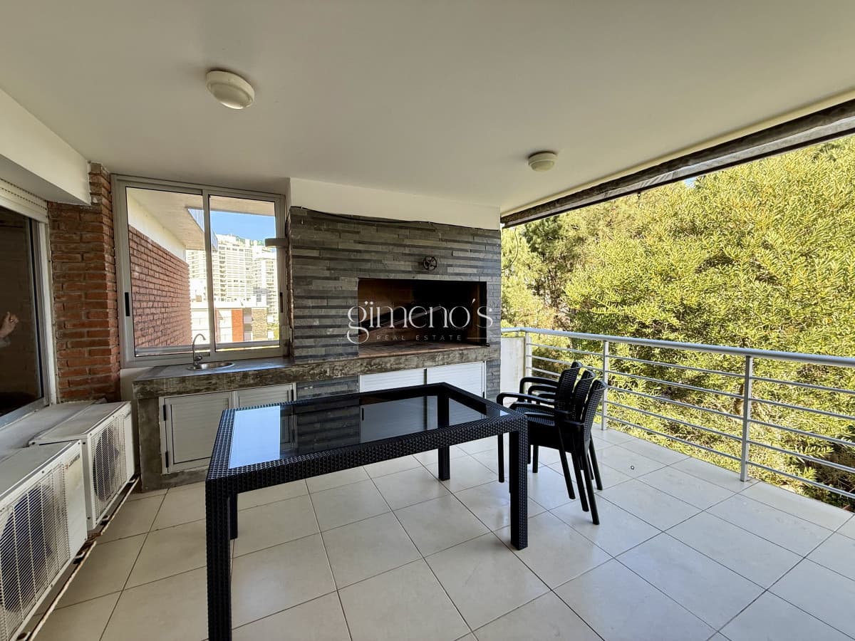 Venta Apartamento 3 Dormitorios con Parrillero Propio - Playa Mansa - Punta del Este